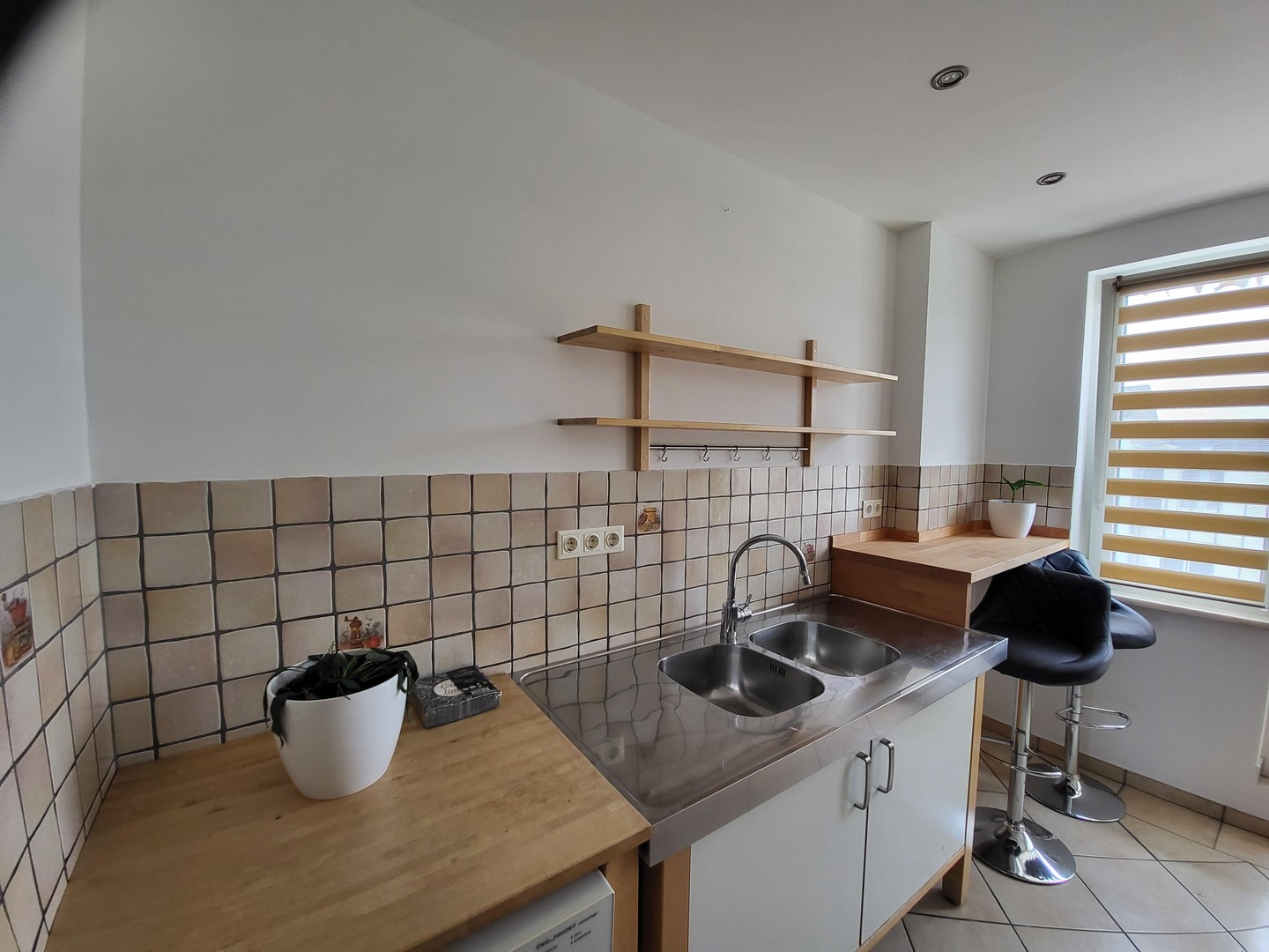 Asia Viertel 1-ZiKüDiBad Wohnung 6.-OG mit Aufzug 2 Balkone (Nord und Süd) mit EBK – Düsseldorf – Vorschaubild 2