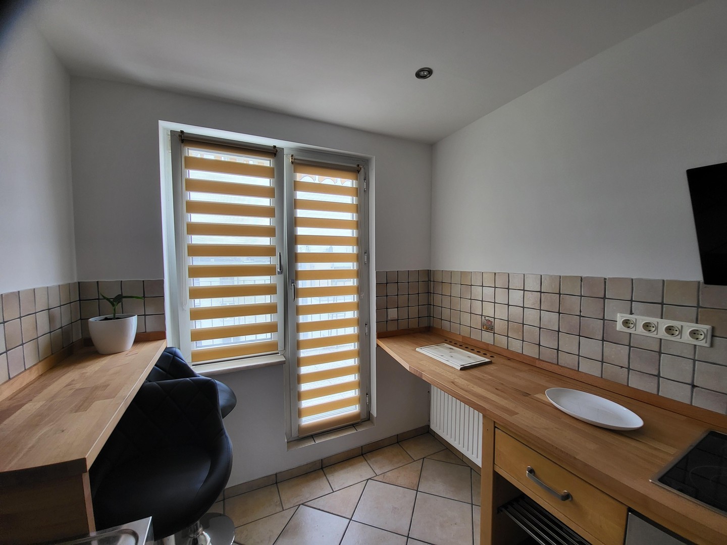 Asia Viertel 1-ZiKüDiBad Wohnung 6.-OG mit Aufzug 2 Balkone (Nord und Süd) mit EBK – Düsseldorf – Vorschaubild 8