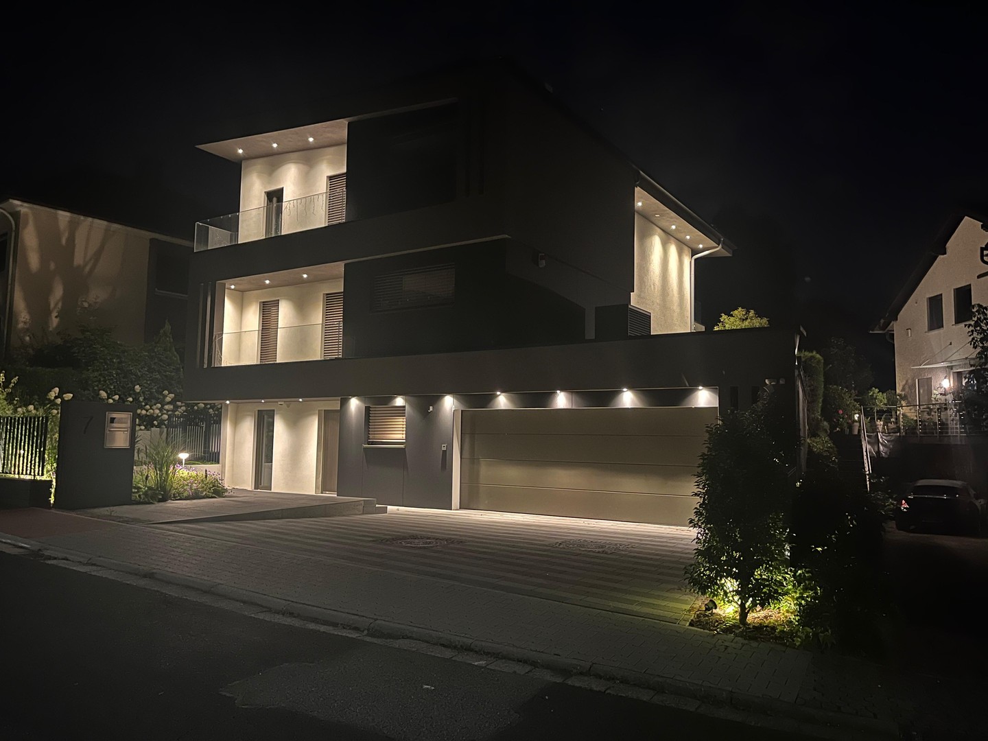 Neubau Designer Luxusvilla in Bad Vilbel · Pool · Heimkino · KNX-Smart Home · Kamin · Sauna – Bad Vilbel – Vorschaubild 8