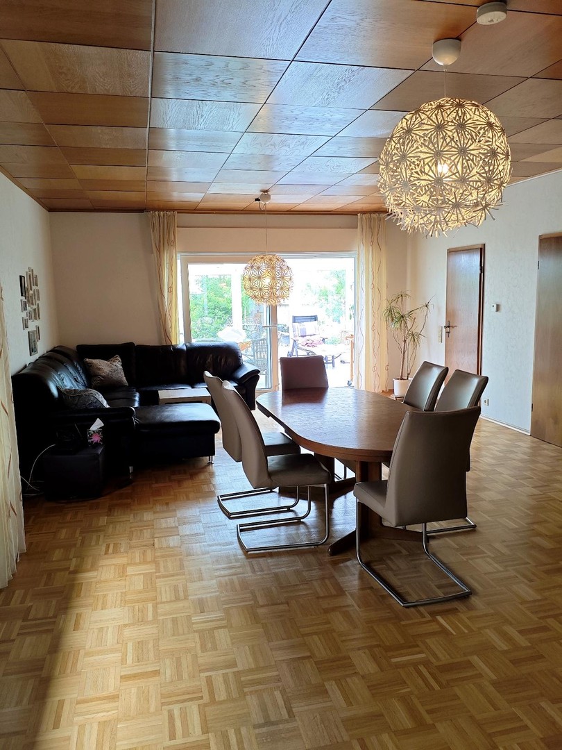 Charmantes Einfamilienhaus mit großem Garten, Wintergarten, Terrasse, Garage und modernisiertem Bad – Neuwied – Vorschaubild 9