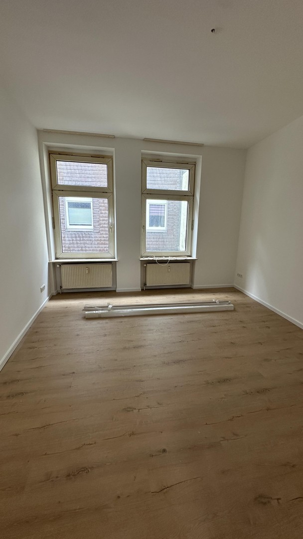 Frisch sanierte Eigentumswohnung mit Altbaucharme in ruhiger Gegend von Wuppertal – Wuppertal – Vorschaubild 2