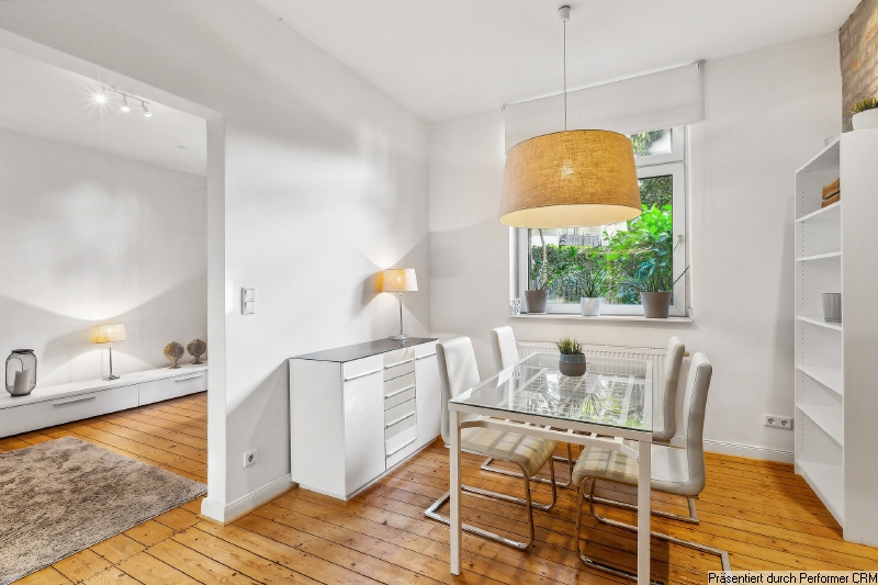 Sehr schöne Altbauwohnung mit Terrasse zum Hof, Dielenboden und geschmackvoller Möblierung, Internetzugang – Düsseldorf – Vorschaubild 4