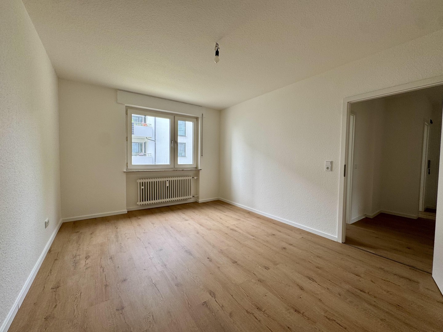 Einziehen und wohlfühlen ! Ideale, geräumige 2-Zimmer-Wohnung mit Balkon, Einbauküche und Stellplatz – Wiesbaden – Vorschaubild 9