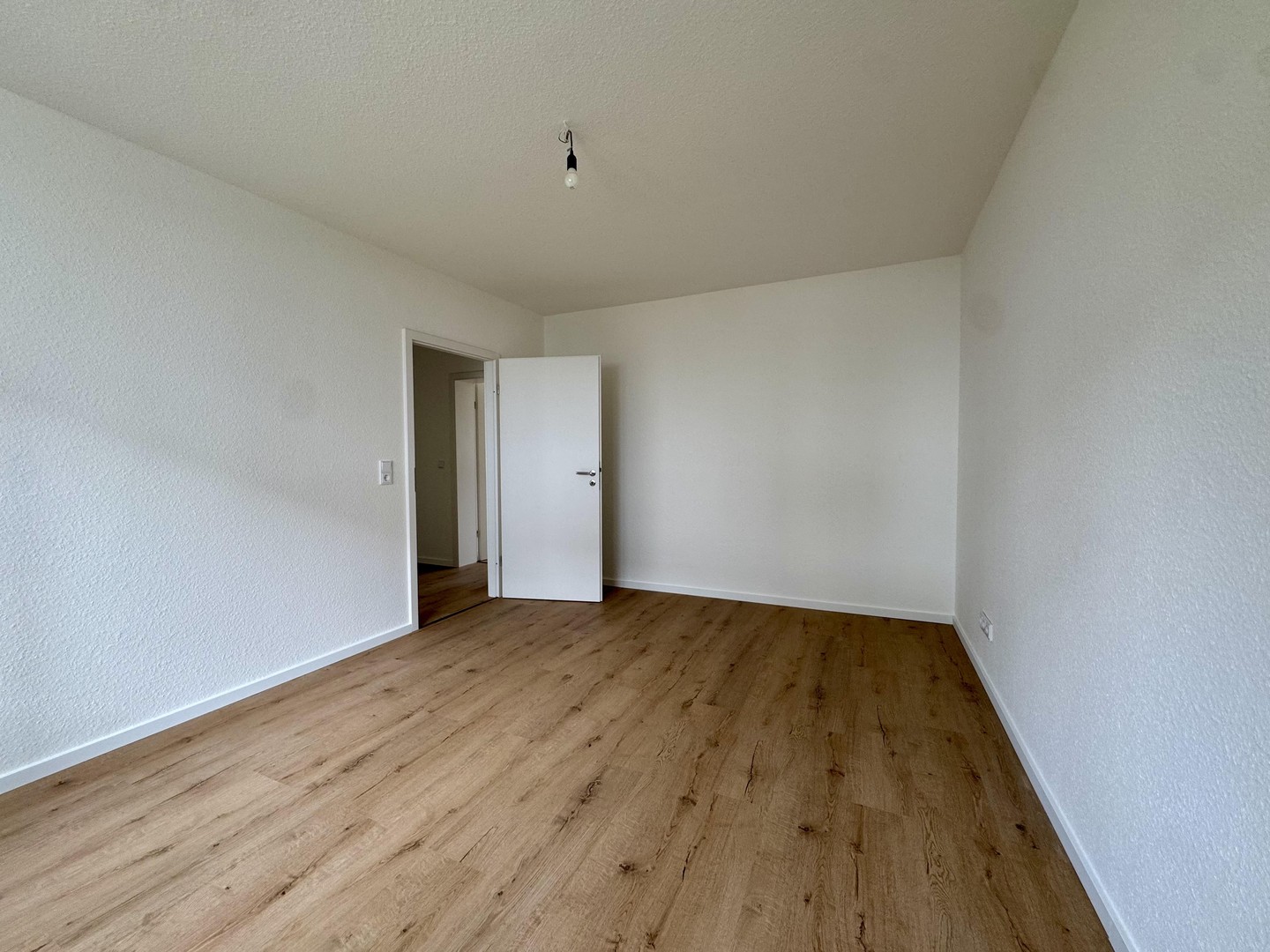 Einziehen und wohlfühlen ! Ideale, geräumige 2-Zimmer-Wohnung mit Balkon, Einbauküche und Stellplatz – Wiesbaden – Vorschaubild 10