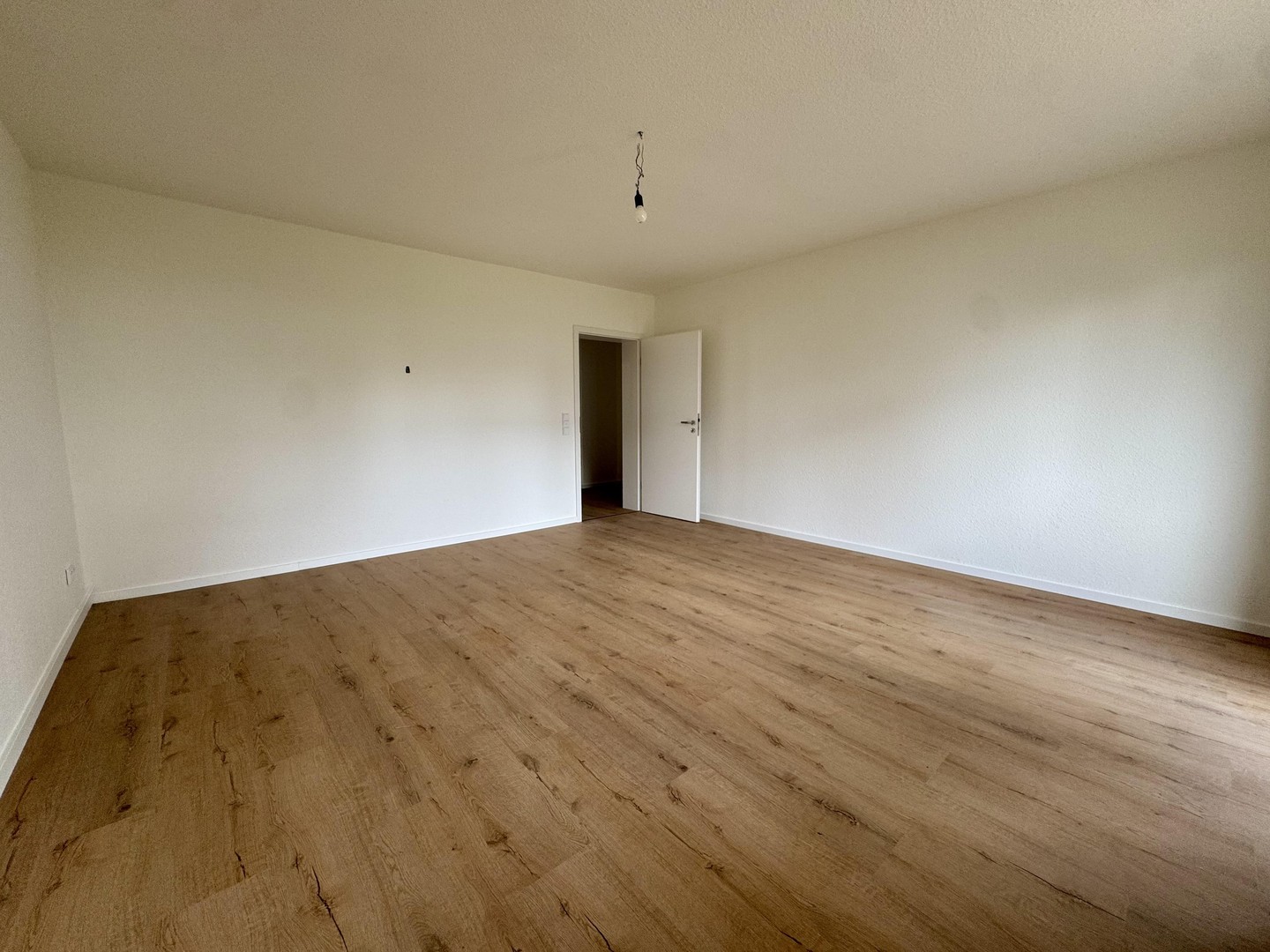 Einziehen und wohlfühlen ! Ideale, geräumige 2-Zimmer-Wohnung mit Balkon, Einbauküche und Stellplatz – Wiesbaden – Vorschaubild 15