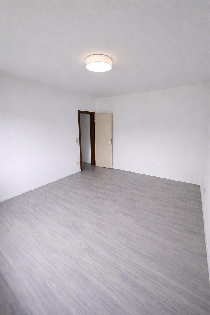 Jobcenter – جوب سنتر – Джобцентер – deine neue Wohnung ist fertig! – Dortmund – Vorschaubild 5