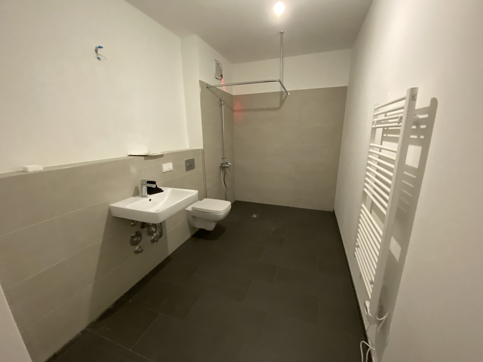 Moderne Wohnung mit großem Balkon in ruhiger Lage – Berlin – Vorschaubild 3