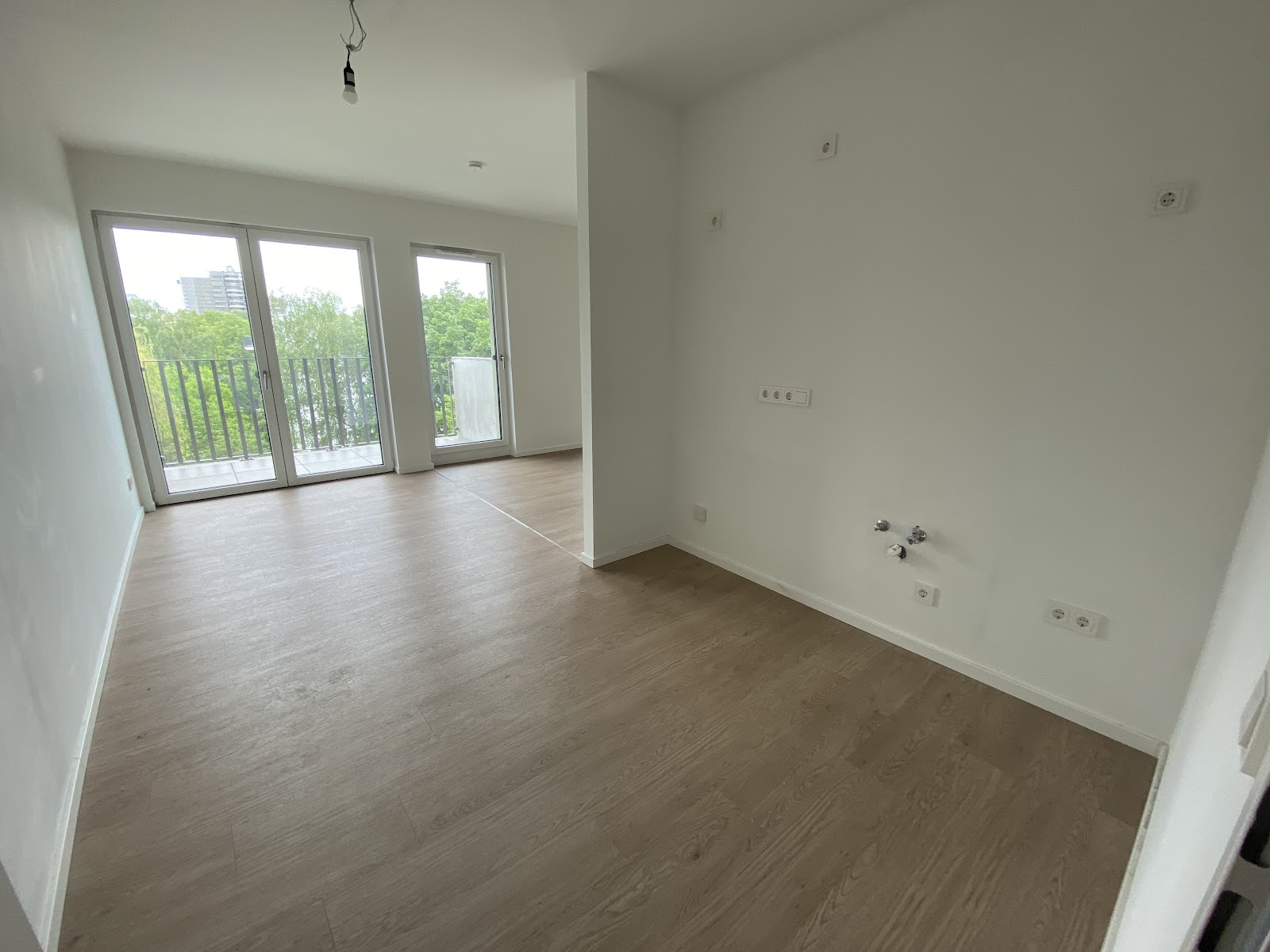 Moderne Wohnung mit großem Balkon in ruhiger Lage – Berlin – Vorschaubild 4