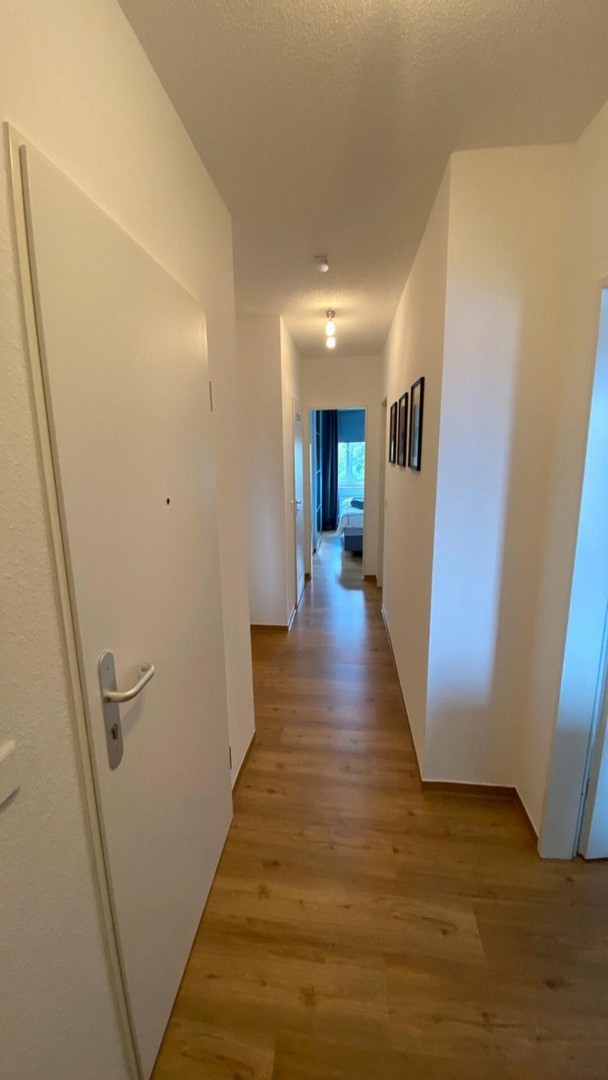 2 Zimmer Teilsanierte Dachgeschosswohnung in Bremen – Bremen – Vorschaubild 2