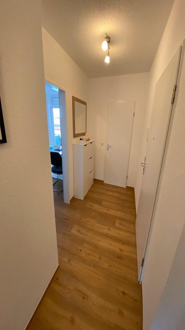 2 Zimmer Teilsanierte Dachgeschosswohnung in Bremen – Bremen – Vorschaubild 4