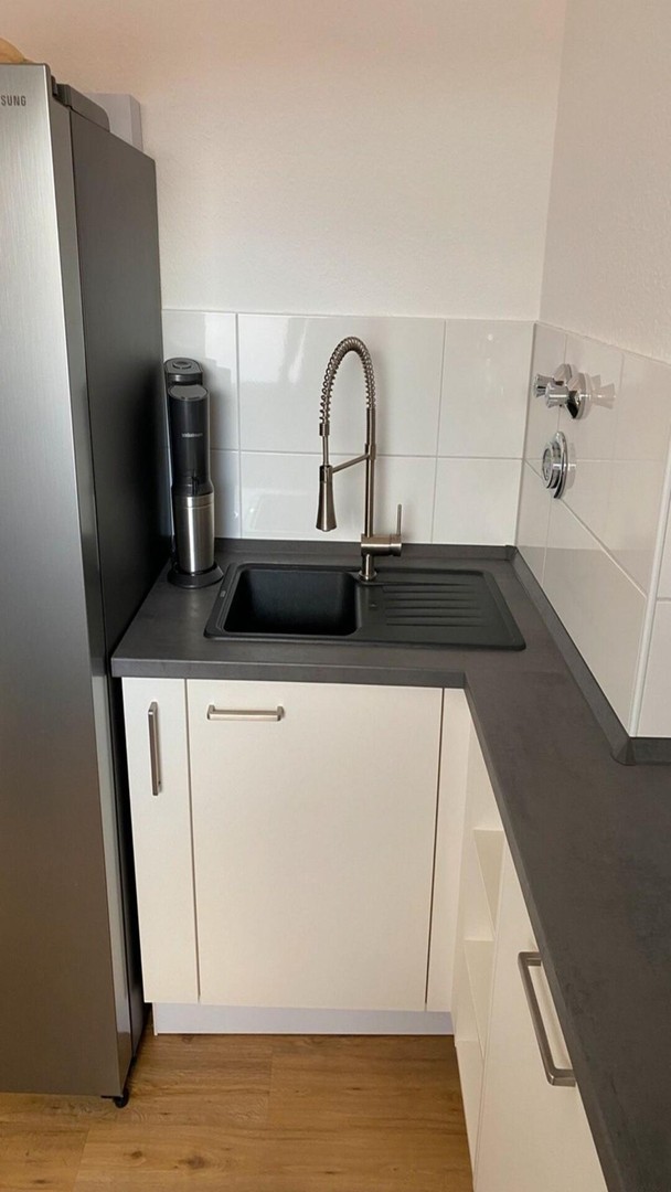 2 Zimmer Teilsanierte Dachgeschosswohnung in Bremen – Bremen – Vorschaubild 5