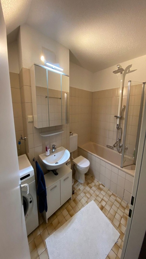 2 Zimmer Teilsanierte Dachgeschosswohnung in Bremen – Bremen – Vorschaubild 7