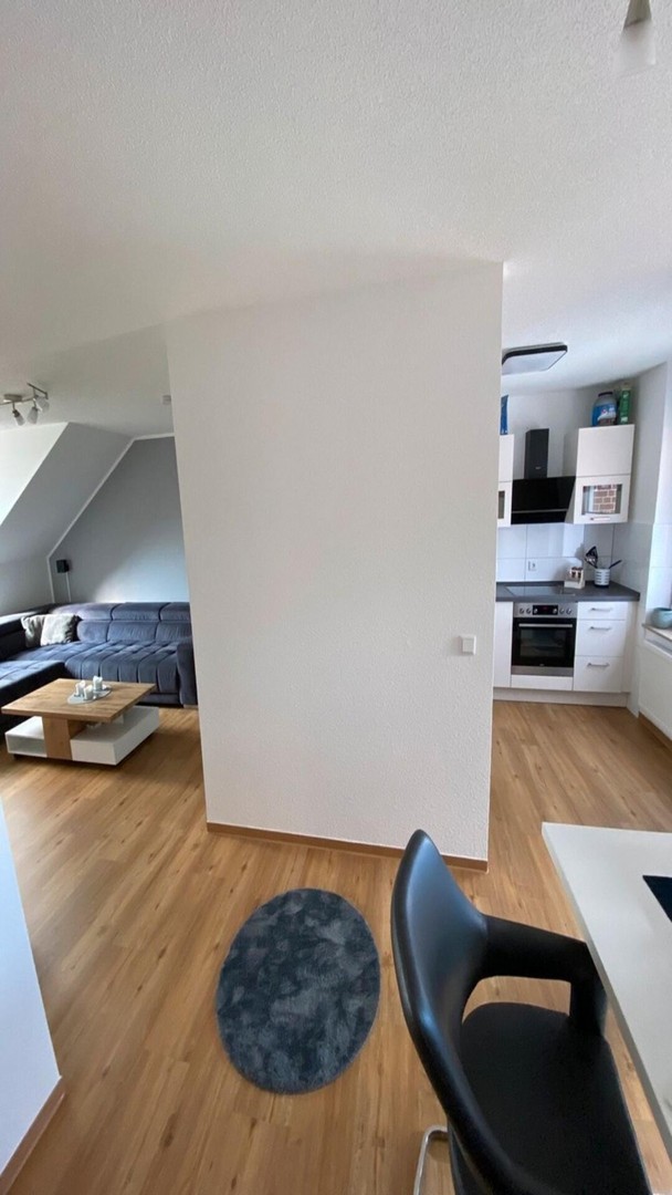 2 Zimmer Teilsanierte Dachgeschosswohnung in Bremen – Bremen – Vorschaubild 9