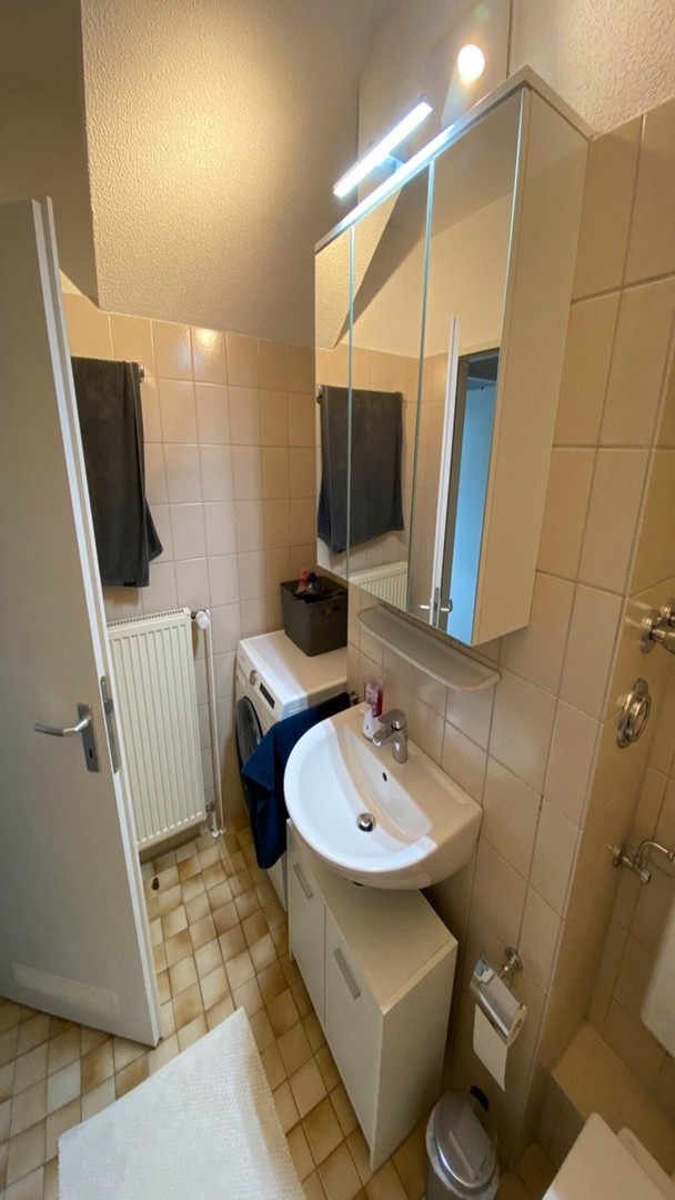 2 Zimmer Teilsanierte Dachgeschosswohnung in Bremen – Bremen – Vorschaubild 12