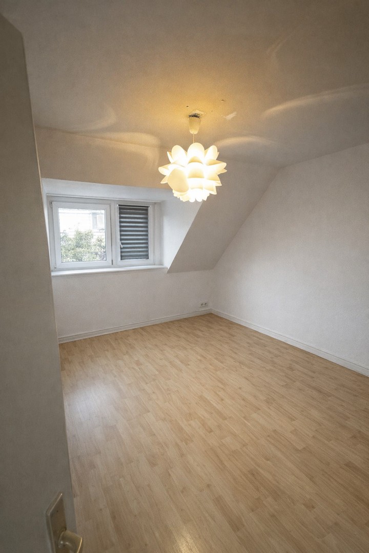 Schöne Dachgeschosswohnung mit 2-Zimmern in zentraler Wohnlage von Hamm – Hamm – Vorschaubild 3