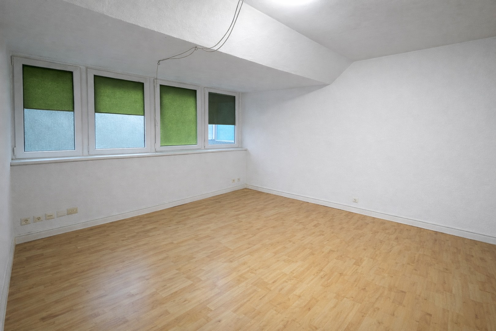 Schöne Dachgeschosswohnung mit 2-Zimmern in zentraler Wohnlage von Hamm – Hamm – Vorschaubild 4