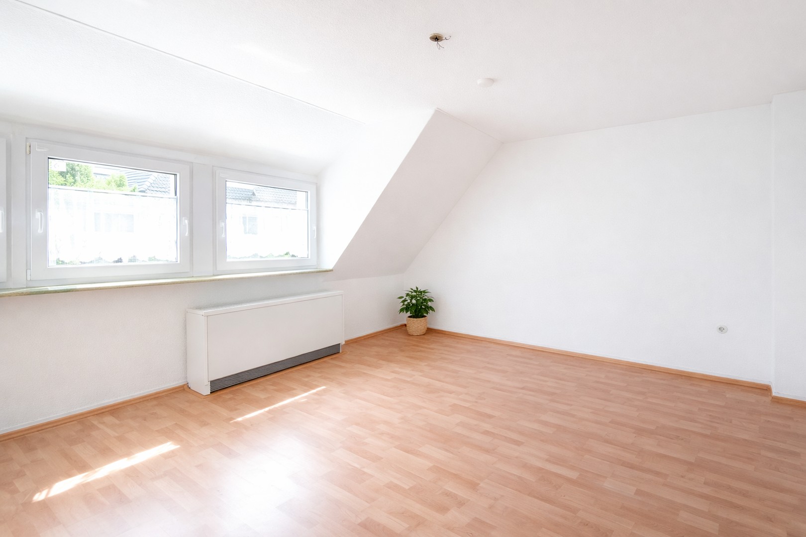 Jobcenter – جوب سنتر – Джобцентер – deine neue Wohnung ist fertig! – Remscheid – Vorschaubild 2