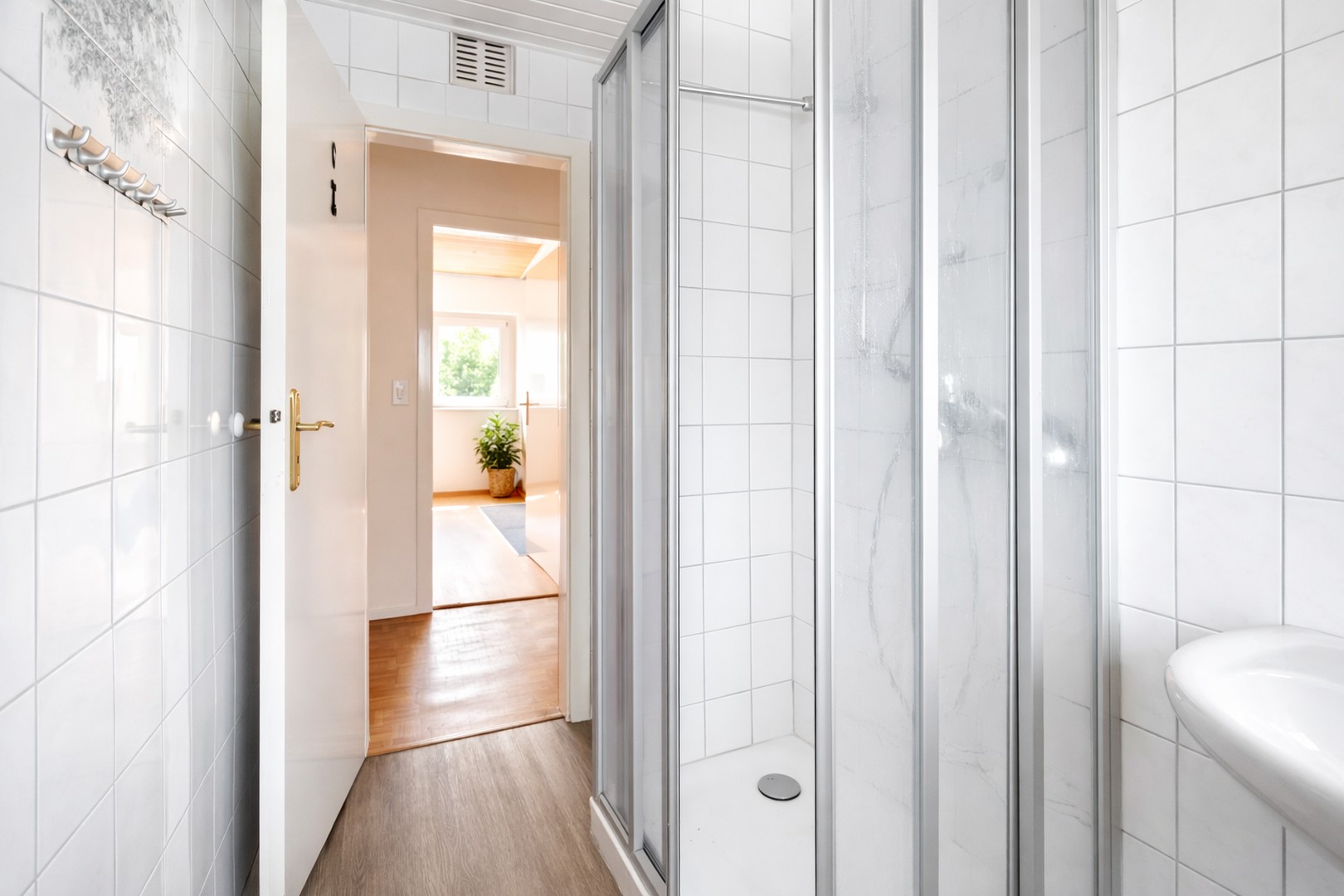 Jobcenter – جوب سنتر – Джобцентер – deine neue Wohnung ist fertig! – Remscheid – Vorschaubild 6