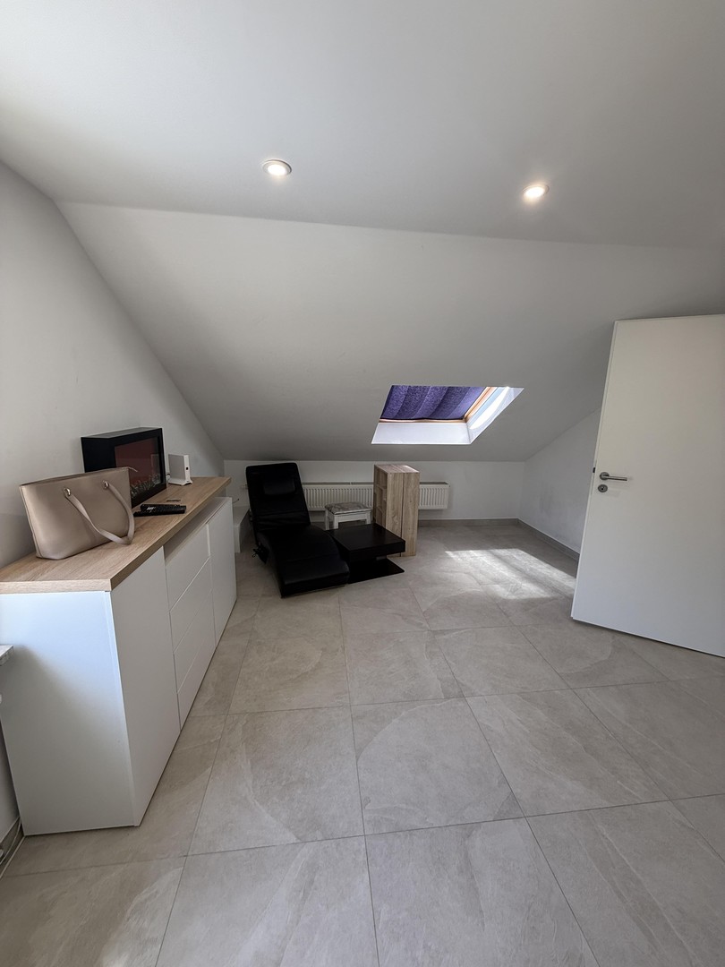 ** 1 von 8 WG-Zimmer ** in einem modernisiertes Reiheneckhaus in Kaufbeuren – Kaufbeuren – Vorschaubild 2