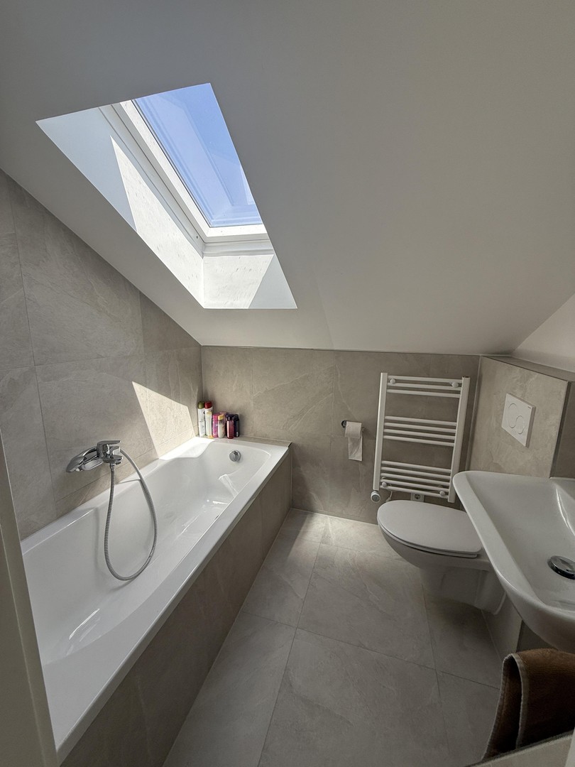 ** 1 von 8 WG-Zimmer ** in einem modernisiertes Reiheneckhaus in Kaufbeuren – Kaufbeuren – Vorschaubild 4
