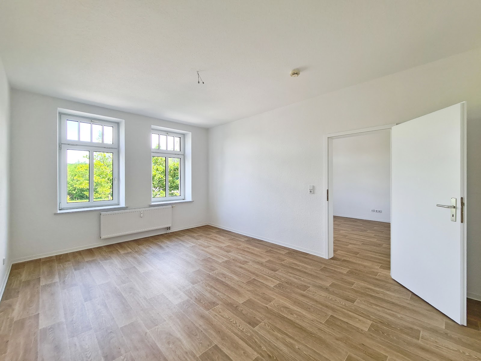 Chice Altbauwohnung im 1. Obergeschoss gegenüber dem Zeisigwald – Chemnitz – Vorschaubild 4