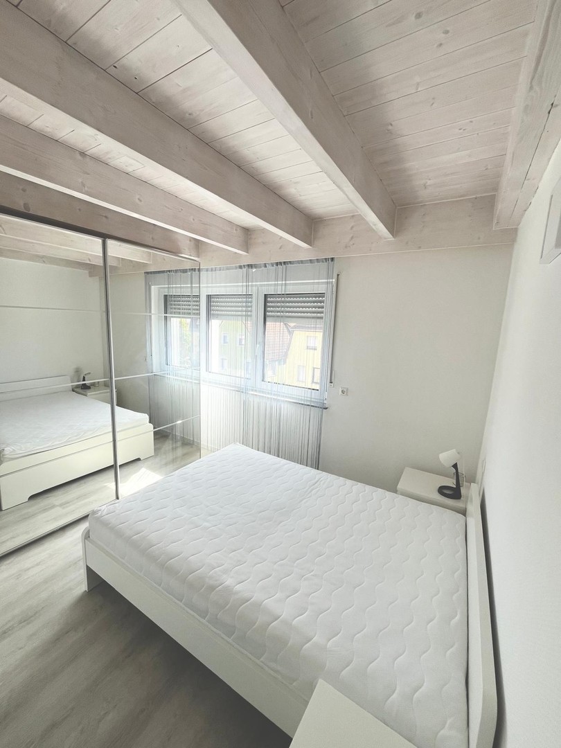 Exklusive, neuwertige 2-Raum-DG-Wohnung möbliert in Heilbronn – Heilbronn – Vorschaubild 4