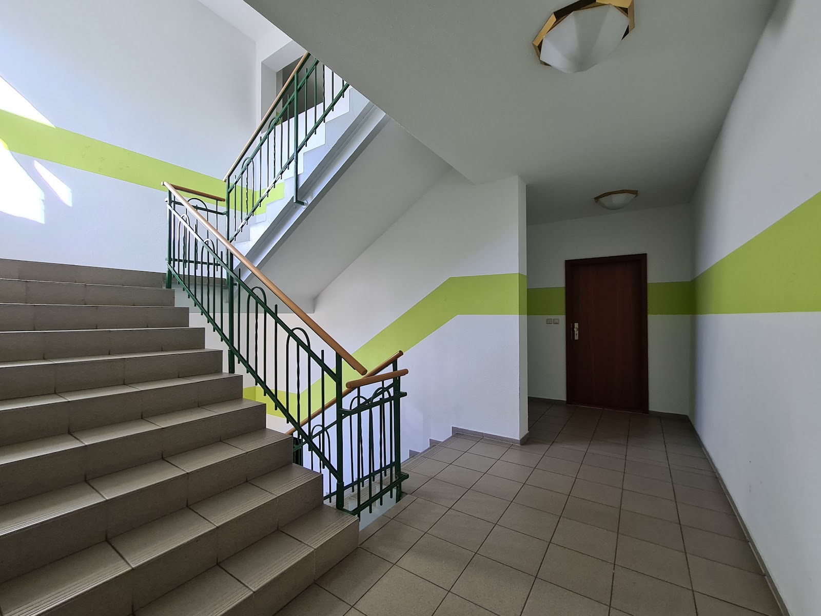 Gemütliche Dachgeschosswohnung mit wertiger Einbauküche und Stellplatz – Chemnitz – Vorschaubild 9