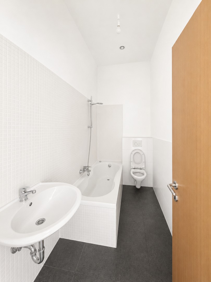 4-Zimmer-Wohnung mit 94 m2 und 2 Balkonen – Wuppertal – Vorschaubild 2