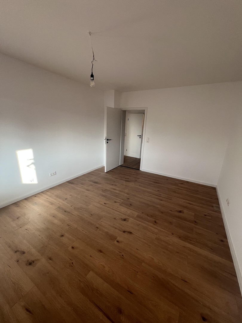 Frisch kernsanierte 2-Zimmer-Wohnung mit Balkon in Nürnberg – Erstbezug nach Sanierung – Nürnberg – Vorschaubild 3