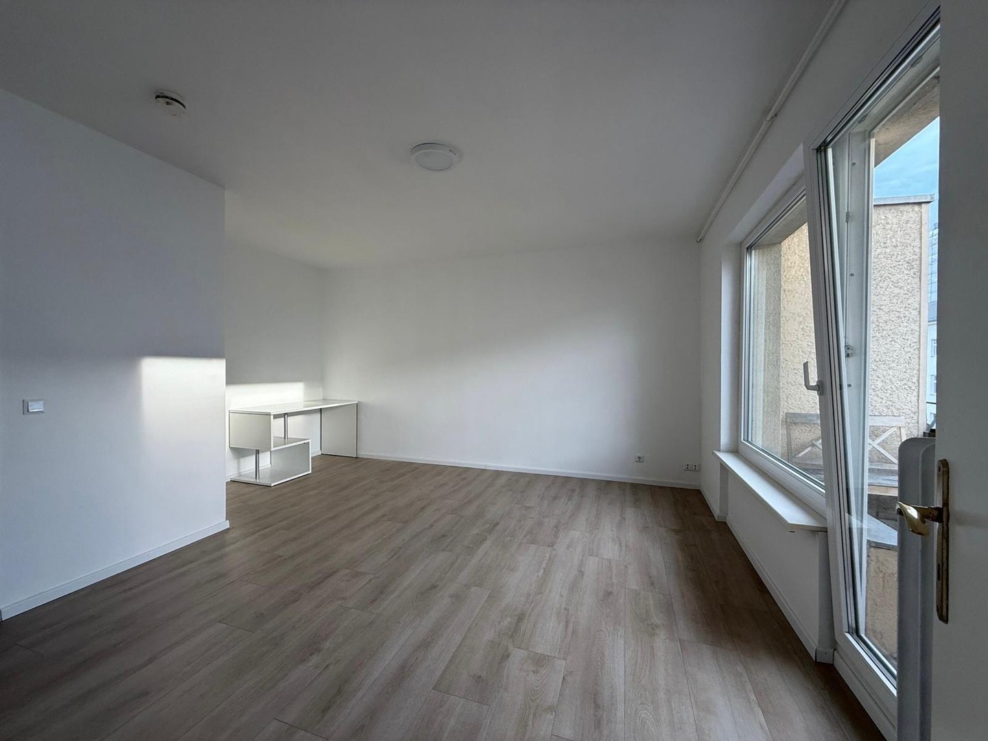 Stilvolle, möblierte 1-Zimmer-Wohnung mit Balkon & Fahrstuhl (Mietdauer max. 2 Jahre) – Berlin – Vorschaubild 2