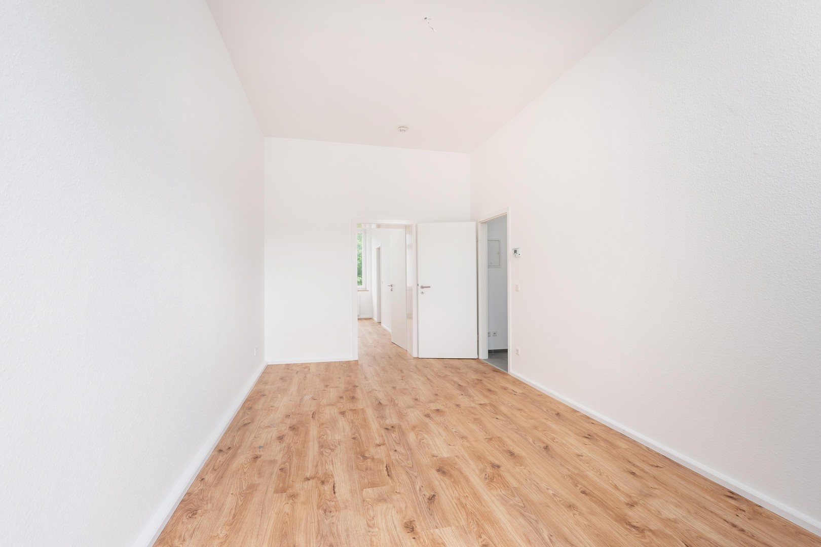 Charmante 3 Zimmer Wohnung mit Balkon – Düsseldorf – Vorschaubild 2