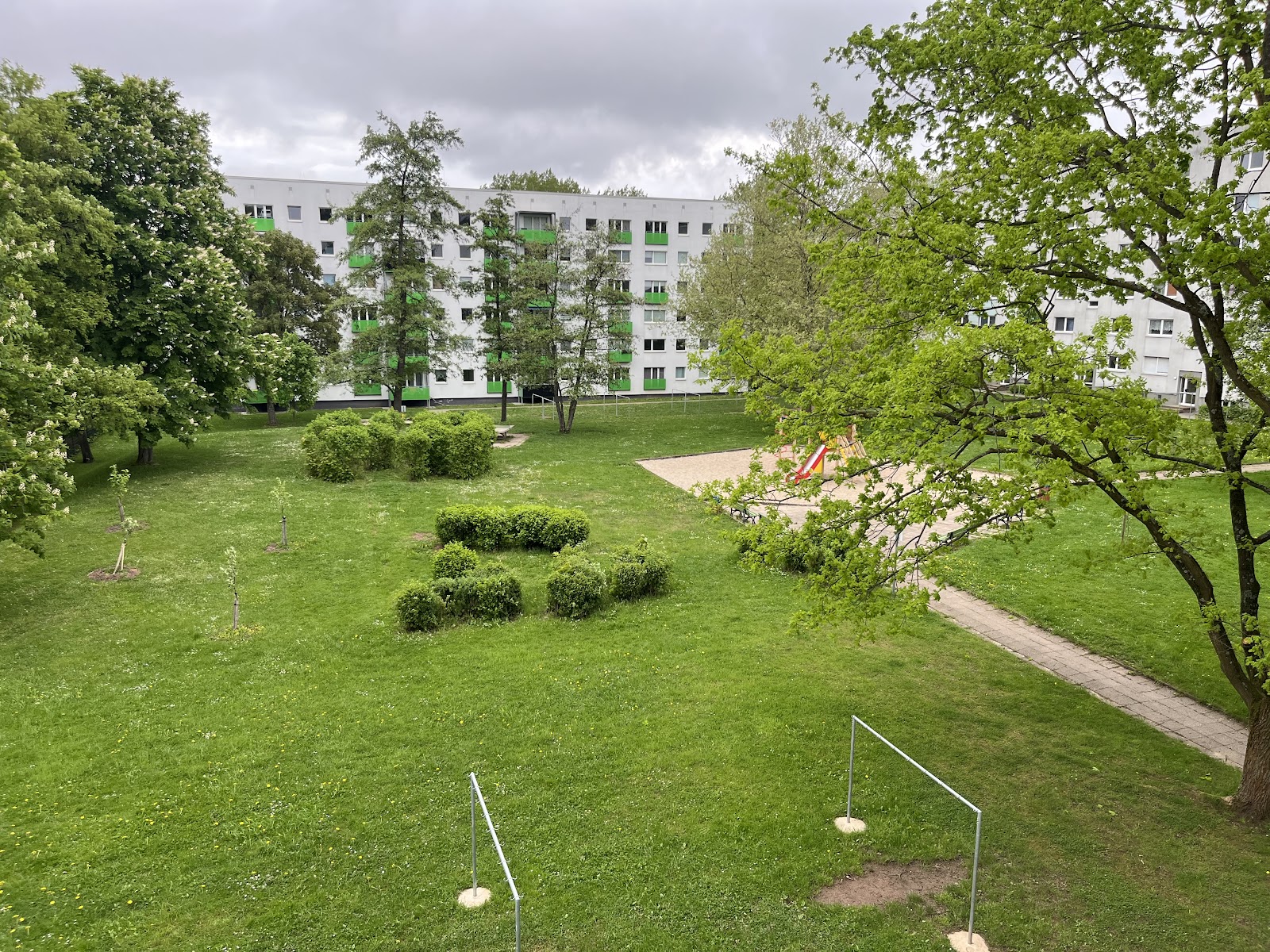 Frisch sanierte Wohnung mit Balkon und Spielplatz – Ideal für kleine Familien – Chemnitz – Bild 1 von 8