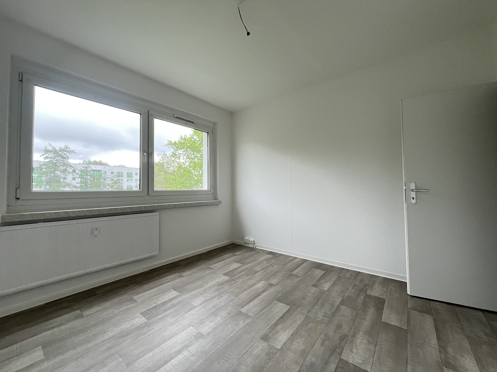 Frisch sanierte Wohnung mit Balkon und Spielplatz – Ideal für kleine Familien – Chemnitz – Vorschaubild 3
