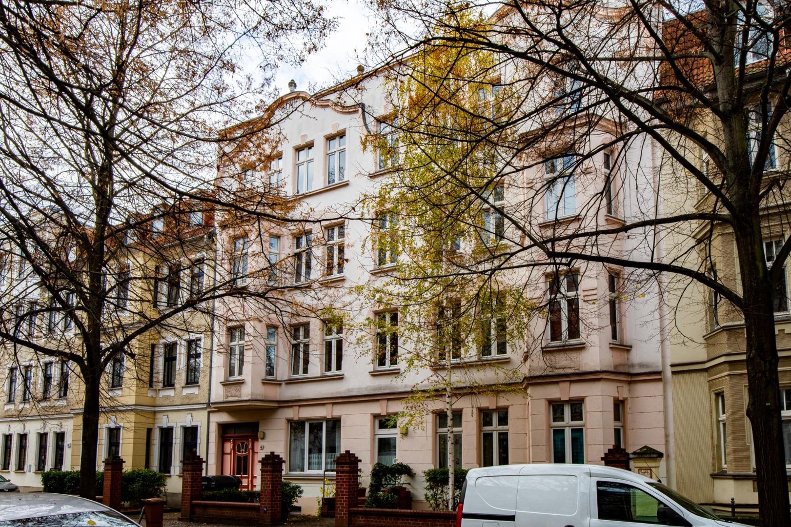 Frisch sanierte 2-Zimmer-Wohnung mit neuer Einbauküche & Tageslichtbad in Stadtfeld-Ost