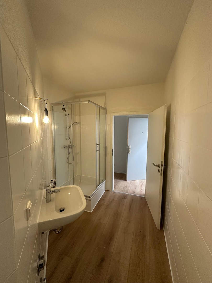 Frisch sanierte 2-Zimmer-Wohnung mit neuer Einbauküche & Tageslichtbad in Stadtfeld-Ost – Magdeburg – Vorschaubild 6