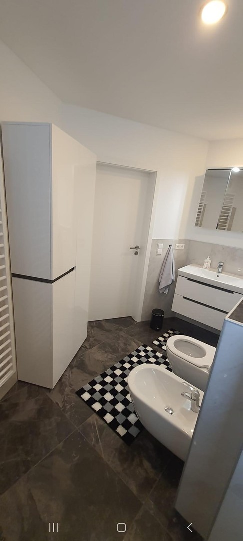 Kernsanierte 3 Zimmer Wohnung mit Balkon und Aufzug – Stuttgart – Vorschaubild 8