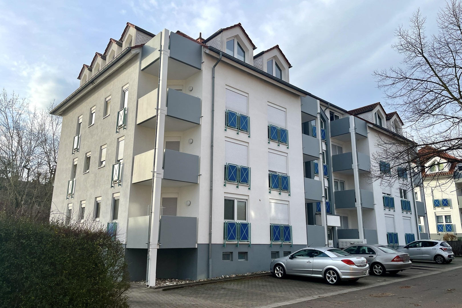 Helle 2-Zimmer-Dachgeschosswohnung mit Balkon, Einbauküche und 2 Stellplätzen in Eisenberg – Eisenberg – Vorschaubild 7
