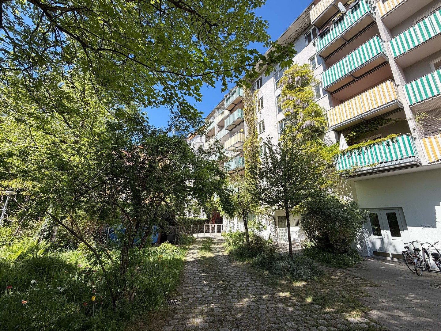 Helle 2-Zimmer-Wohnung in einem gepflegten Mehrfamilienhaus