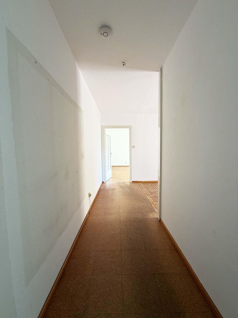 Helle 2-Zimmer-Wohnung in einem gepflegten Mehrfamilienhaus – München – Vorschaubild 3