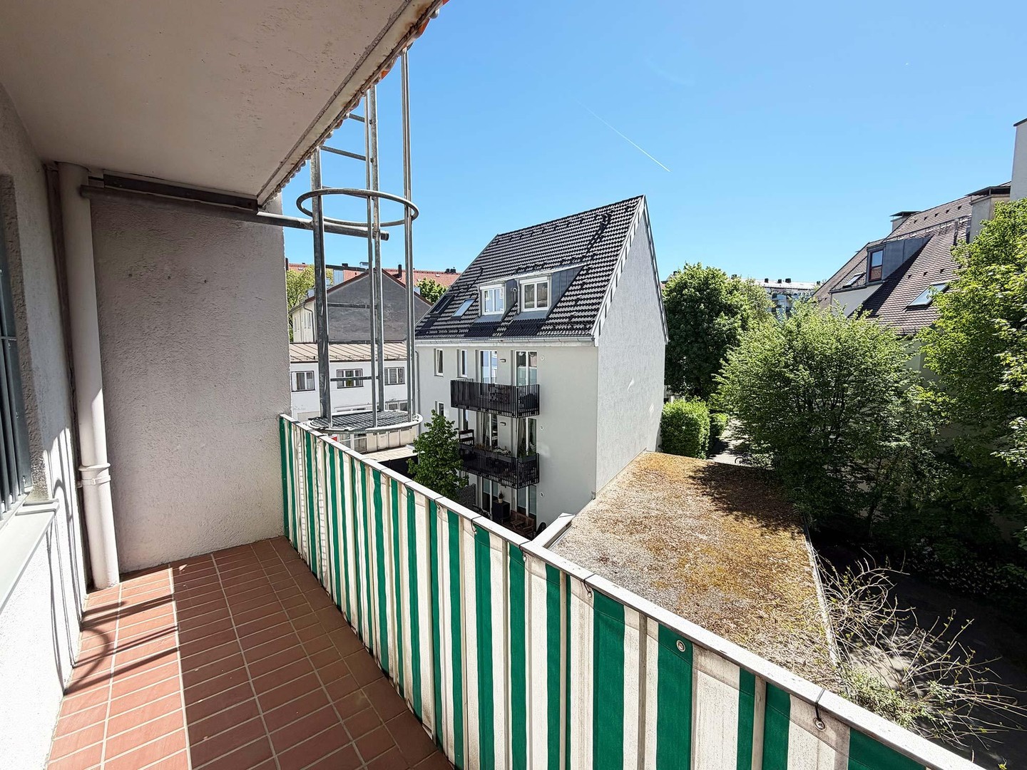 Helle 2-Zimmer-Wohnung in einem gepflegten Mehrfamilienhaus – München – Vorschaubild 14