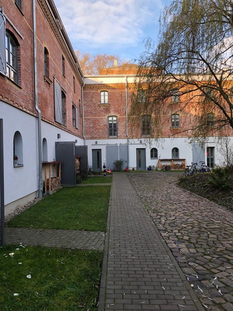 Modernes Reihenhaus im kernsanierten Hofensemble mit Wärmepumpe und langfristigem Mietverhältnis – Leipzig – Vorschaubild 2