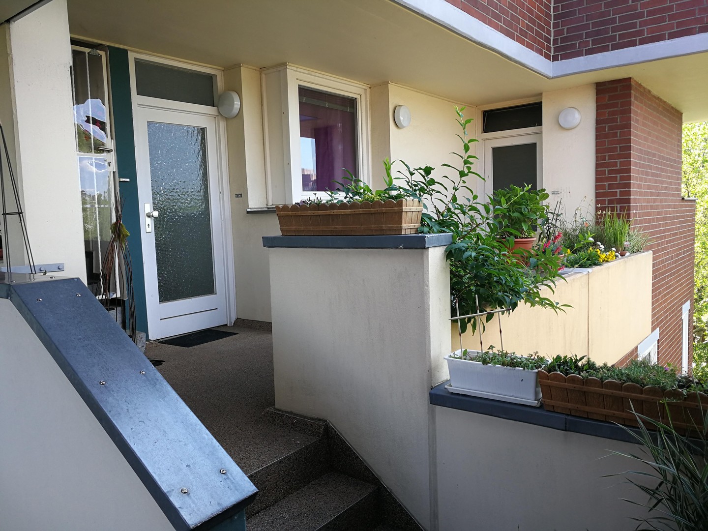 SCHÖNE 1,5 ZKB WOHNUNG MIT EINBAUKÜCHE UND BALKON IN EINEM GEPFLEGTEN HAUS – Wolfsburg – Vorschaubild 3