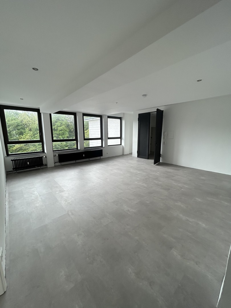 Lichtdurchflutete 3 Zimmer Wohnung im 4. OG in Wuppertal-Vohwinkel – Wuppertal – Vorschaubild 2