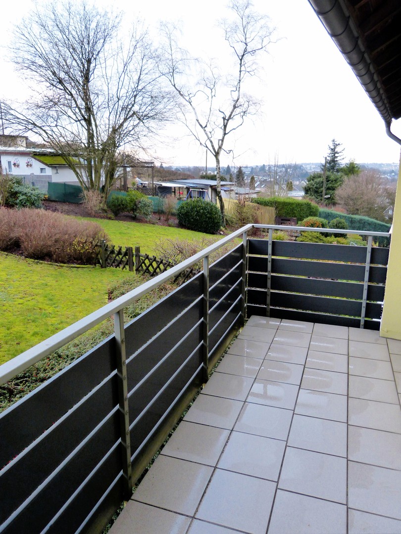 145 m²-Maisonette-Wohnung mit Balkon und Blick ins Grüne