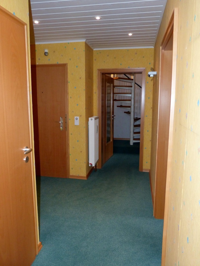 145 m²-Maisonette-Wohnung mit Balkon und Blick ins Grüne – Remscheid – Vorschaubild 3