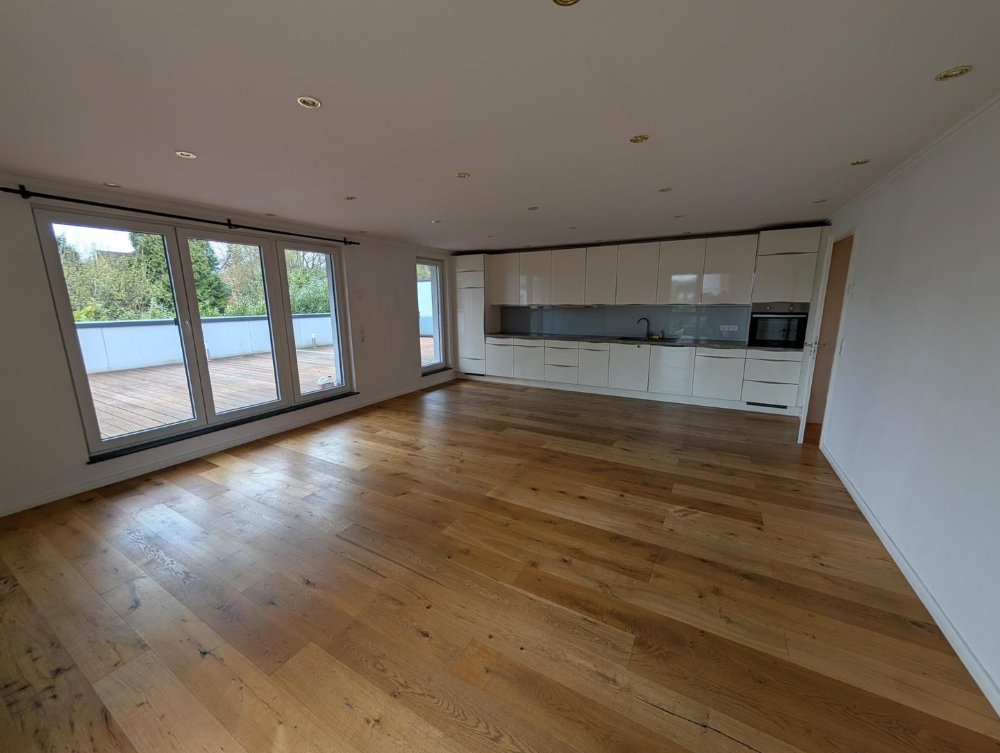 Exklusive 4-Zimmer Neubauwohnung mit großer Sonnenterrasse und Tiefgarage