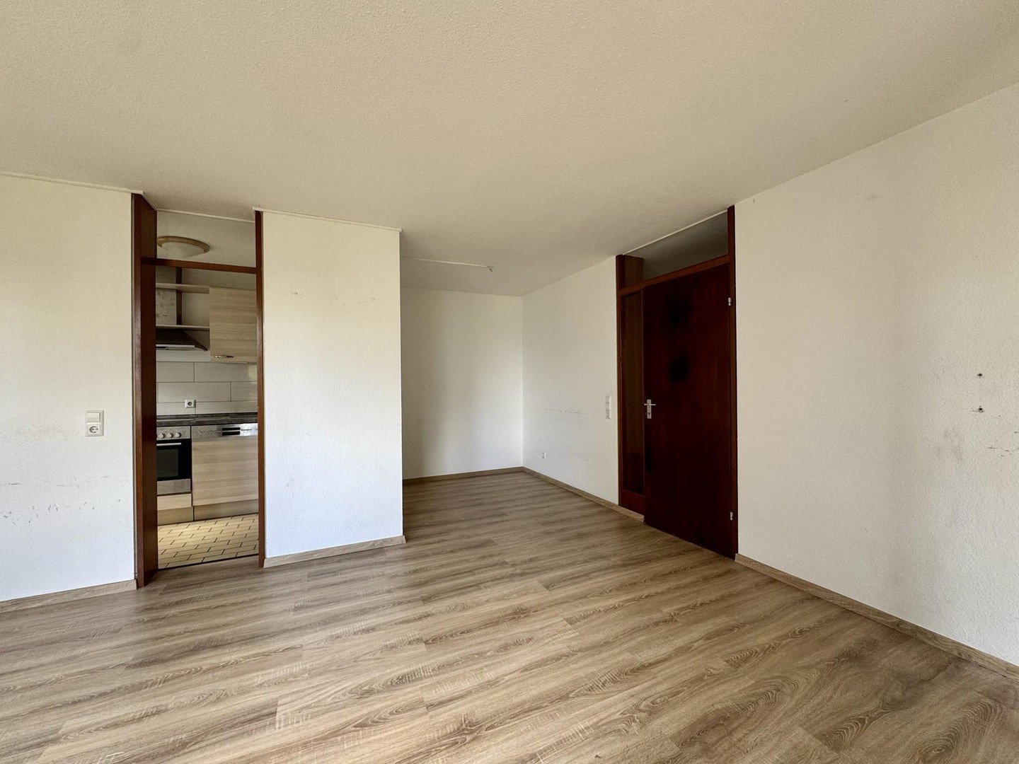 2-Zimmer Wohnung mit Terasse und TG-Stellplatz – Reutlingen – Vorschaubild 3