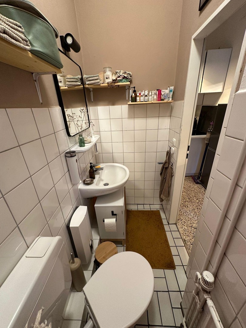 Helle, schöne und gepflegte Altbauwohnung mit Dielenfussboden und Einbauküche – Kiel – Vorschaubild 11