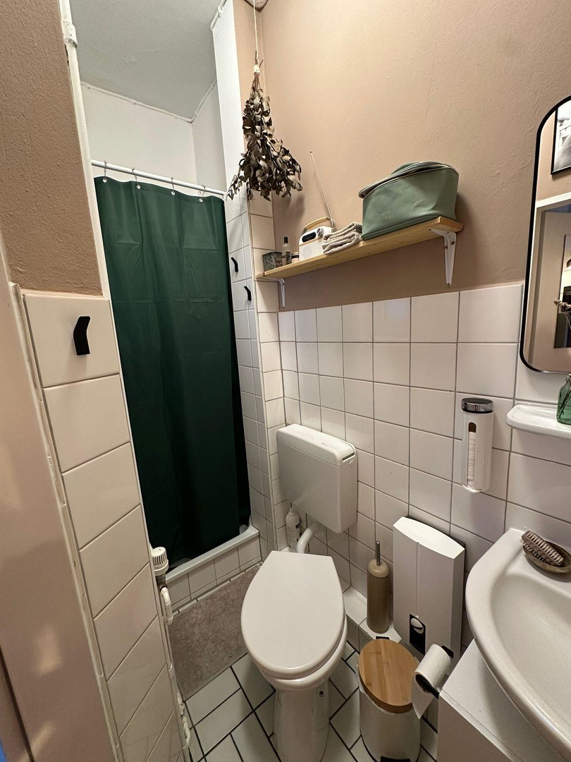 Helle, schöne und gepflegte Altbauwohnung mit Dielenfussboden und Einbauküche – Kiel – Vorschaubild 12