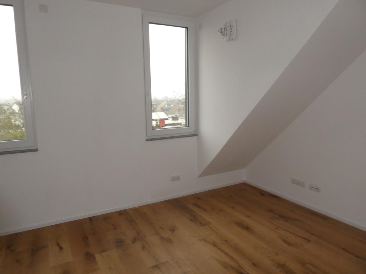 Neue helle Dachgeschoßwohnung mit moderner Heiztechnik im Energiesparhaus Bonn-Endenich – Bonn – Vorschaubild 17